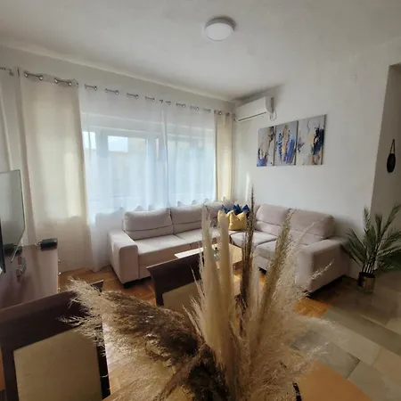 Natasa Apartament *